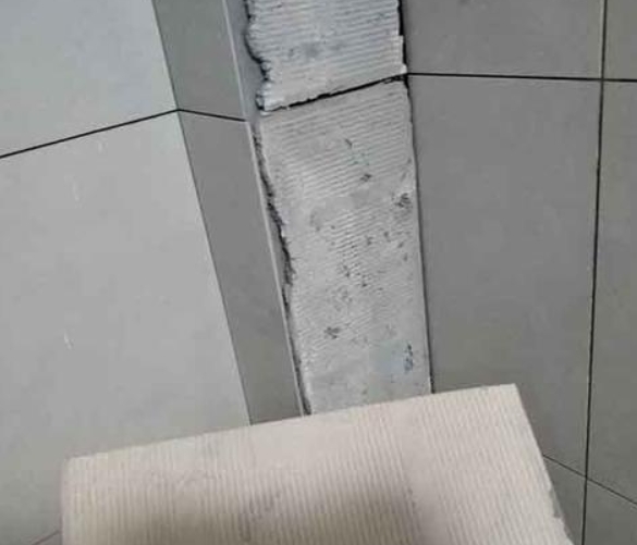 港北瓷砖空鼓维修公司分享下厨房瓷砖脱落的补救措施。